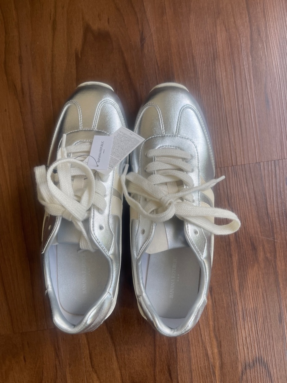 Banana Republic Vegan Leather Trainer Sneaker in Metallic Silver Size 7